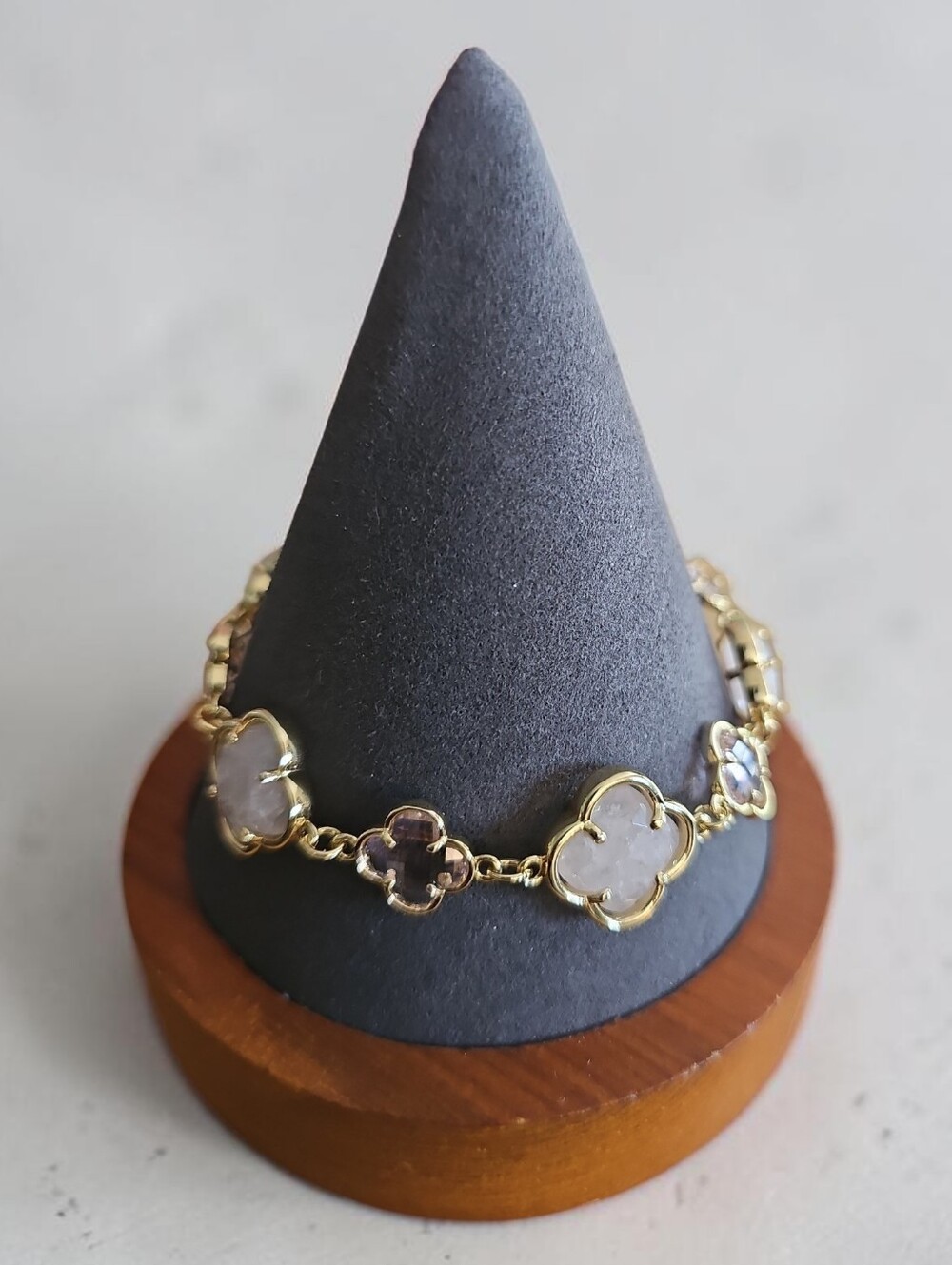 EYE CANDY  NWB Gold Clover-Link Bracelet with White and Light Rosev QUARTS .